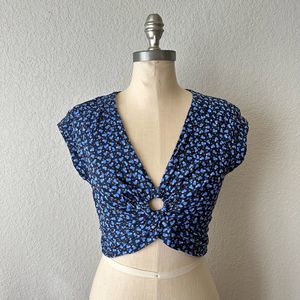 FREE PEOPLE Havana Honey V-Neck Woven Crop Top in Heart Print Blue